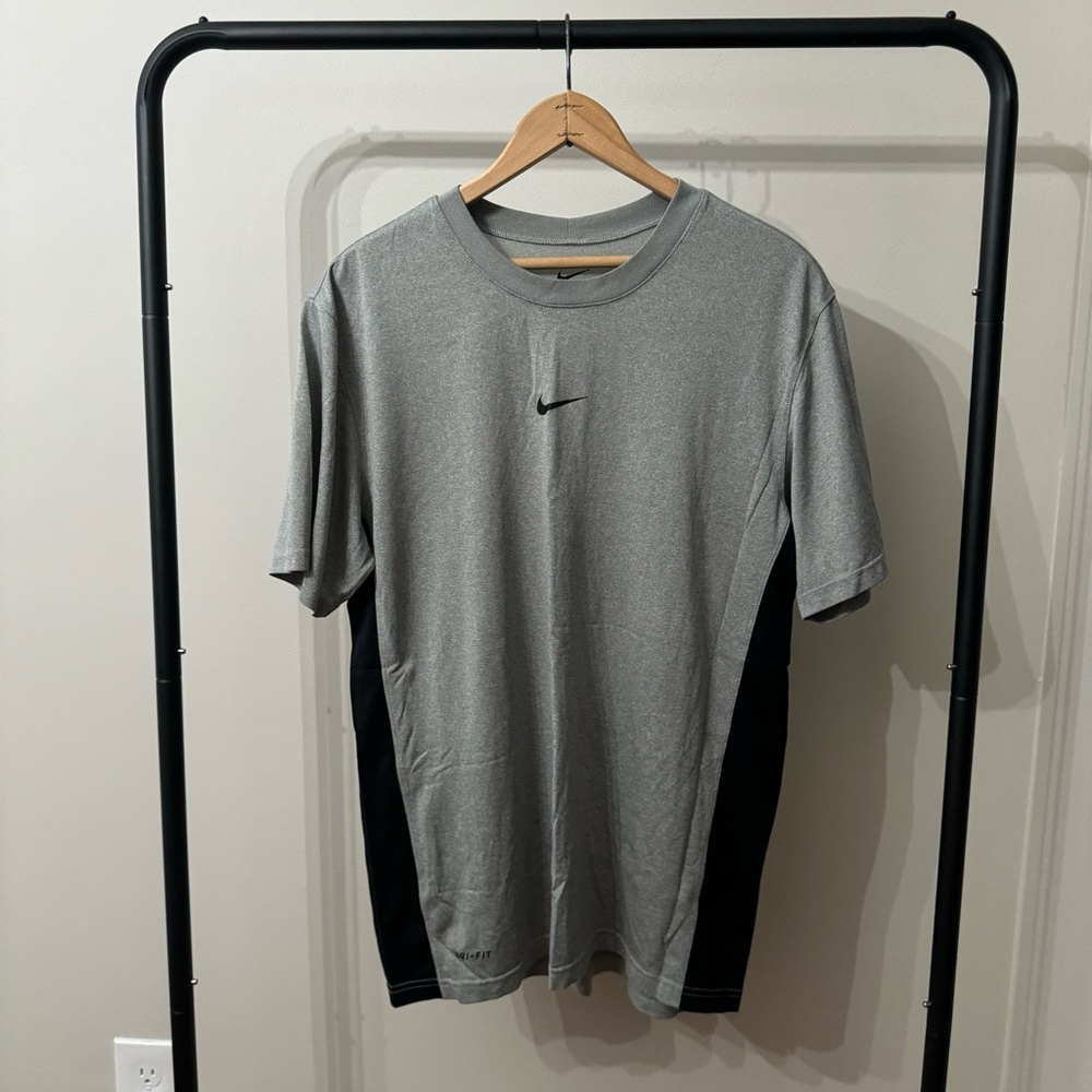 LARGE GRAY NIKE DRIFIT SHIRT